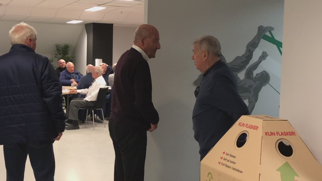 MR. HAMKAM RUNDER 90 ÅR
